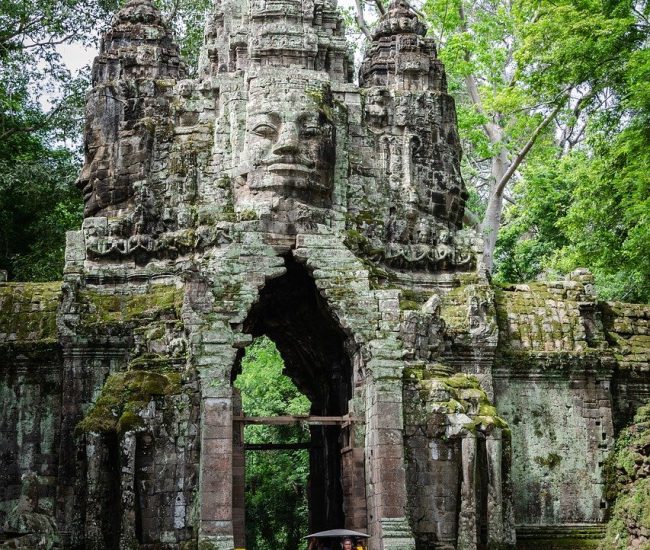 angkor thom gate victory gate 8096092